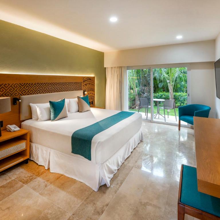 Viva Azteca by Wyndham, A Trademark All Inclusive Resort - Accessible Queen Room with Garden View and One Queen Bed, Non-Smoking - 4