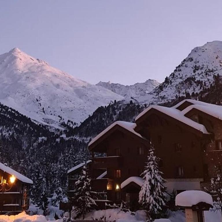 SkiMottaret - Appartement avec Vue sur la Montagne - 13