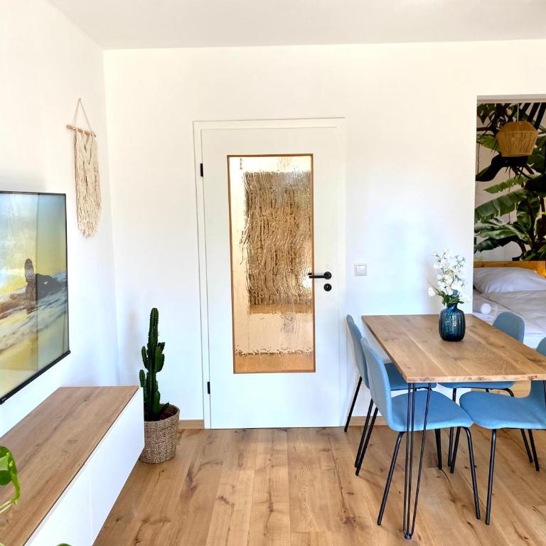 Jungle Suite mit Balkon I Parkplatz I Zentrum - Apartment mit 1 Schlafzimmer - 1