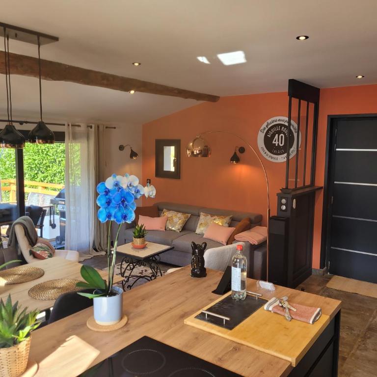 gîteduruisseau73, maison entière au coeur des Alpes, terrasse exposée sud, garage clos, 2 chambres, 2 salle de bains, en bordure de forêt, calme, détente et repos assurés ! - Maison 2 Chambres - 9