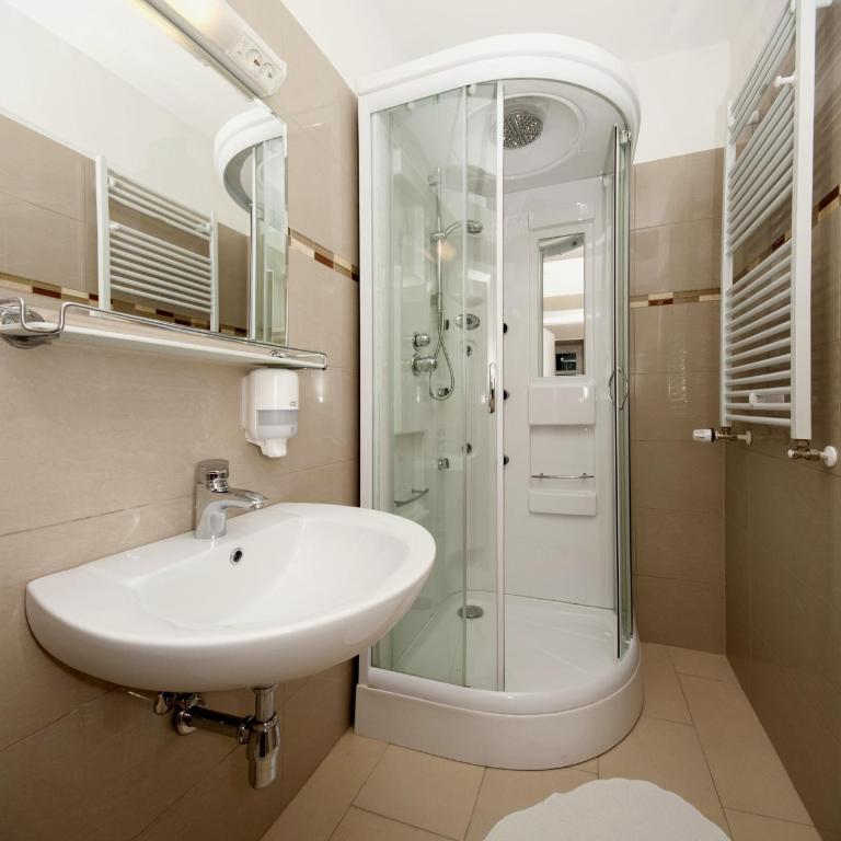 Hotel Villa Huber - Dreibettzimmer - 1