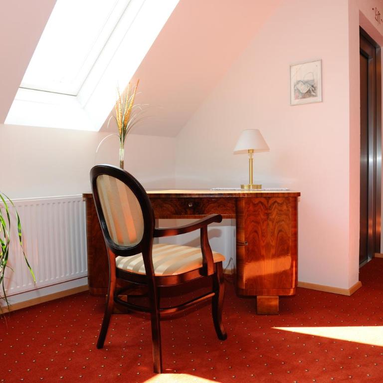 Hotel-Gasthof-Fleischerei - Zur alten Post - Großes Doppelzimmer - 17