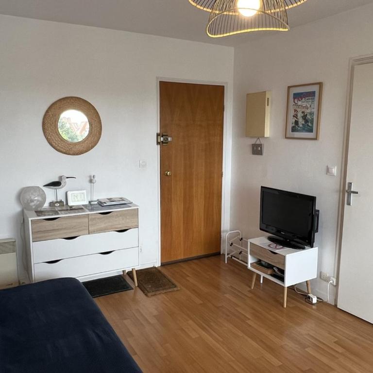 Appartement 2 pièces en front de mer avec balcon, à 70m de la plage de Cabourg - FR-1-487-287 - Apartment (5 Adults) - 2