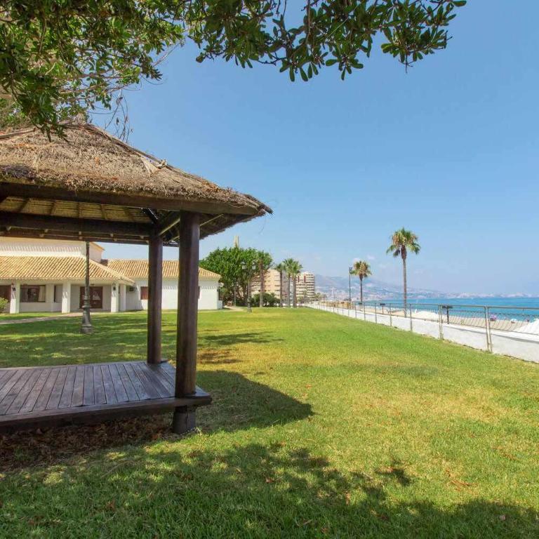 Castle Beach House. Luxury Beachfront Villa - Villa Deluxe - 24