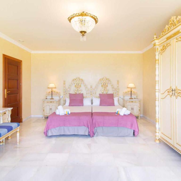 Castle Beach House. Luxury Beachfront Villa - Villa Deluxe - 35