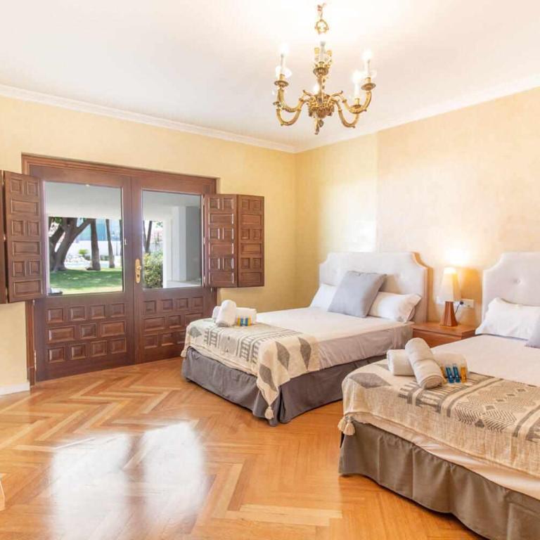 Castle Beach House. Luxury Beachfront Villa - Villa Deluxe - 40