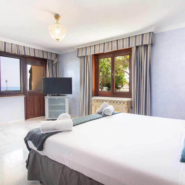 Castle Beach House. Luxury Beachfront Villa - Villa Deluxe - 41