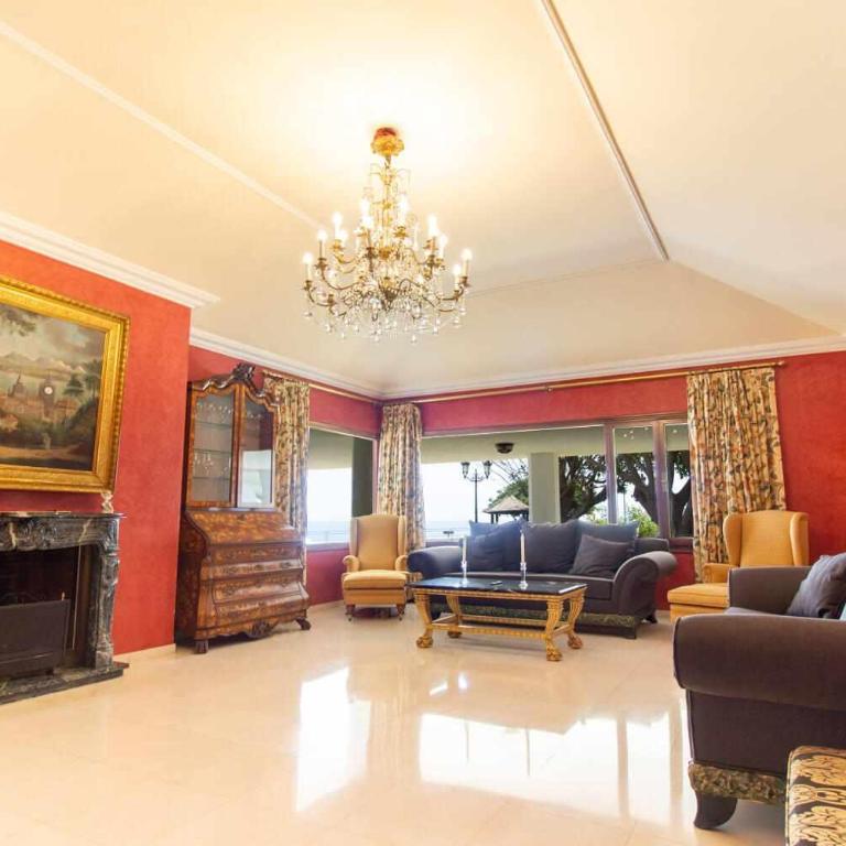 Castle Beach House. Luxury Beachfront Villa - Villa Deluxe - 50