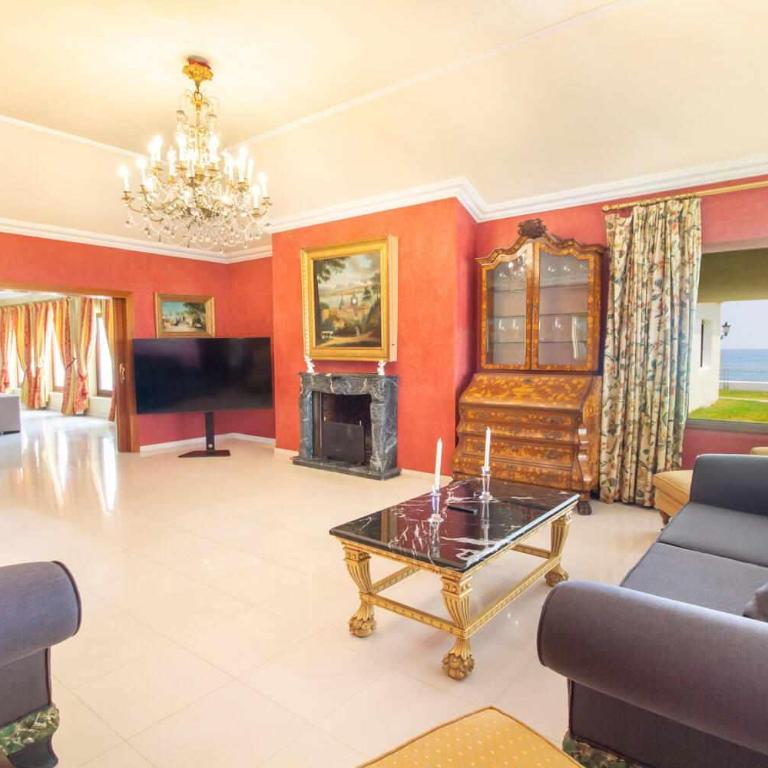 Castle Beach House. Luxury Beachfront Villa - Villa Deluxe - 34