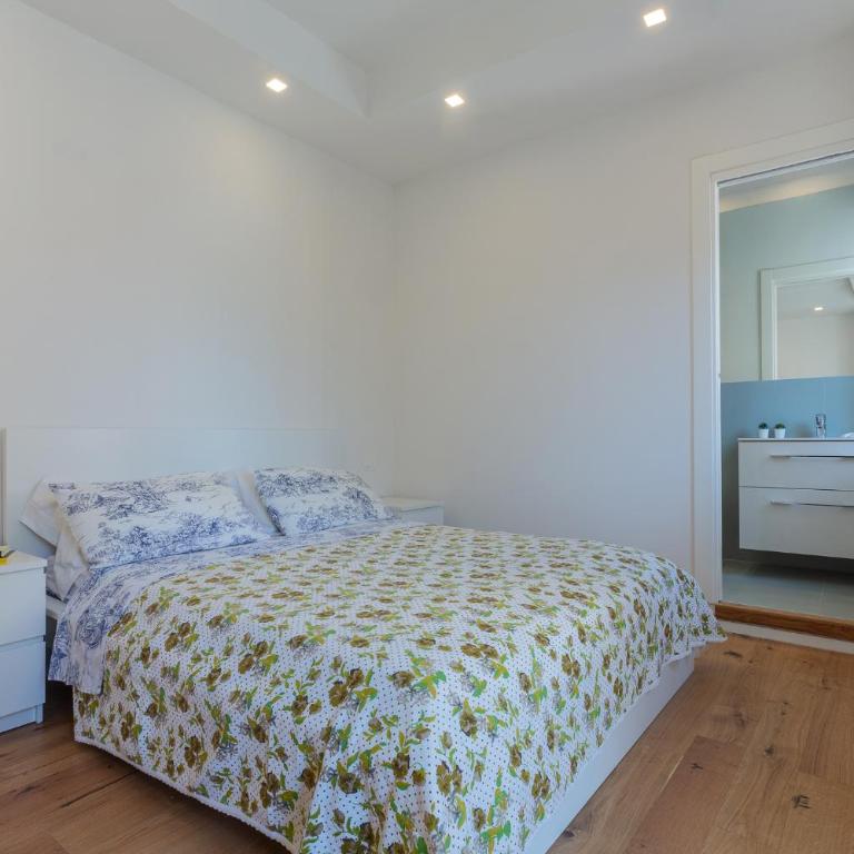 GuestHost - Apt with Terrace 10 min walk from Piazza Santo Stefano - Two-Bedroom Apartment - 7