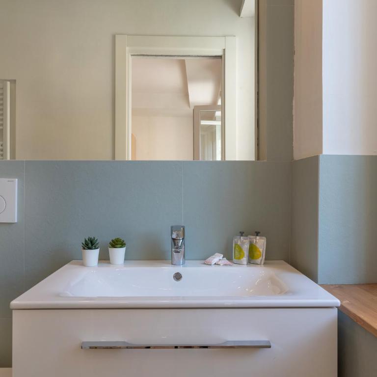 GuestHost - Apt with Terrace 10 min walk from Piazza Santo Stefano - Two-Bedroom Apartment - 20