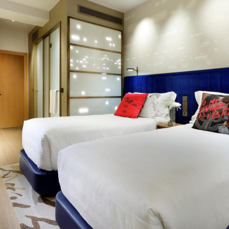 Hard Rock Hotel Madrid - Superior Twin Room with City View - 4