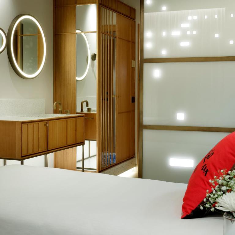 Hard Rock Hotel Madrid - Superior Twin Room with City View - 2