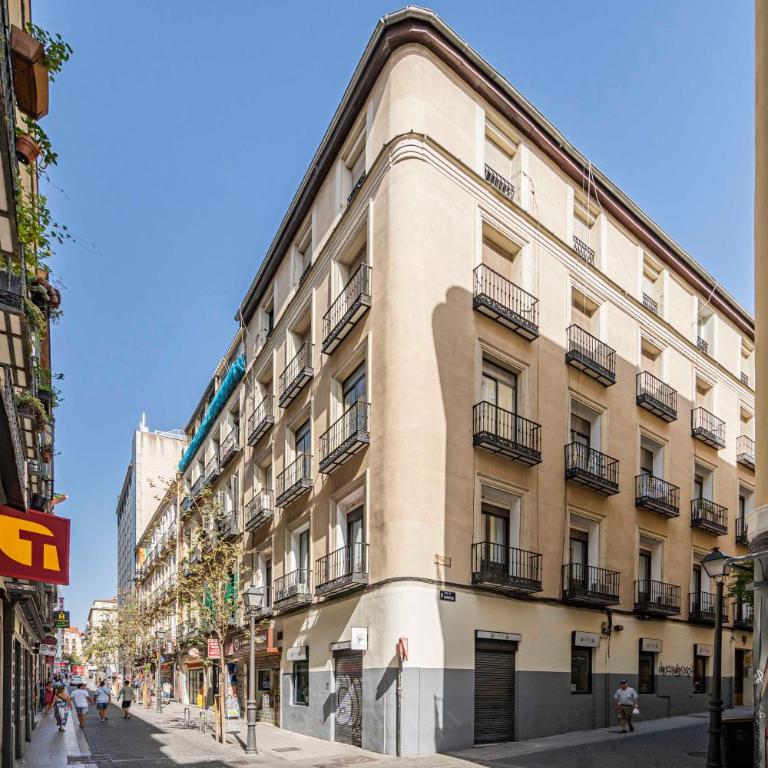 Ever House - CHUECA-GRAN VIA - Three-Bedroom Apartment - 98
