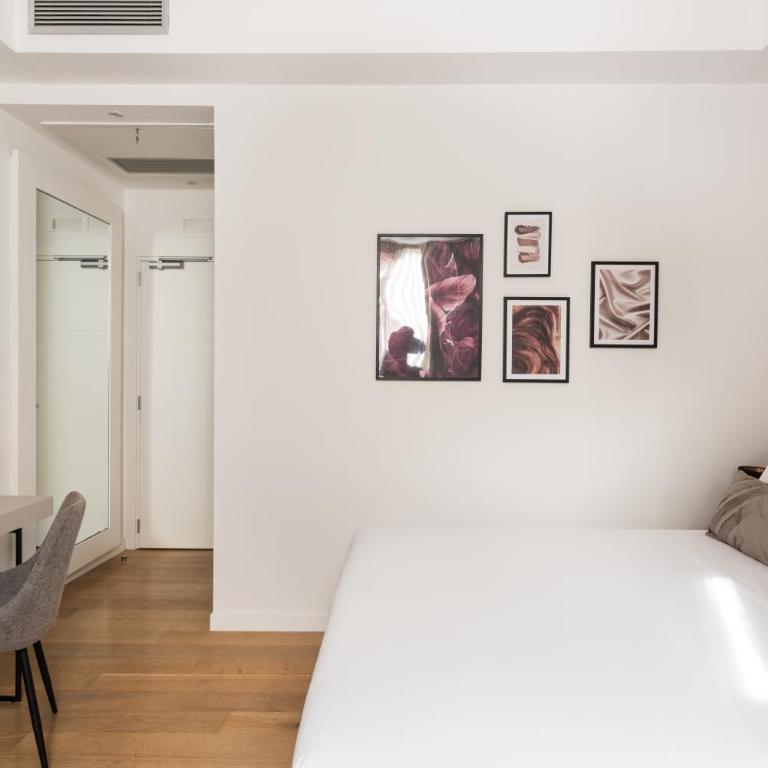 AT FORTY-ONE - Superior Double or Twin Room - 1