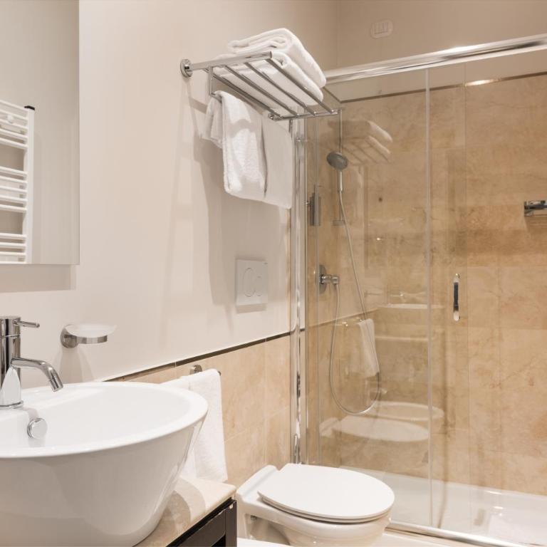 AT FORTY-ONE - Superior Double or Twin Room - 5