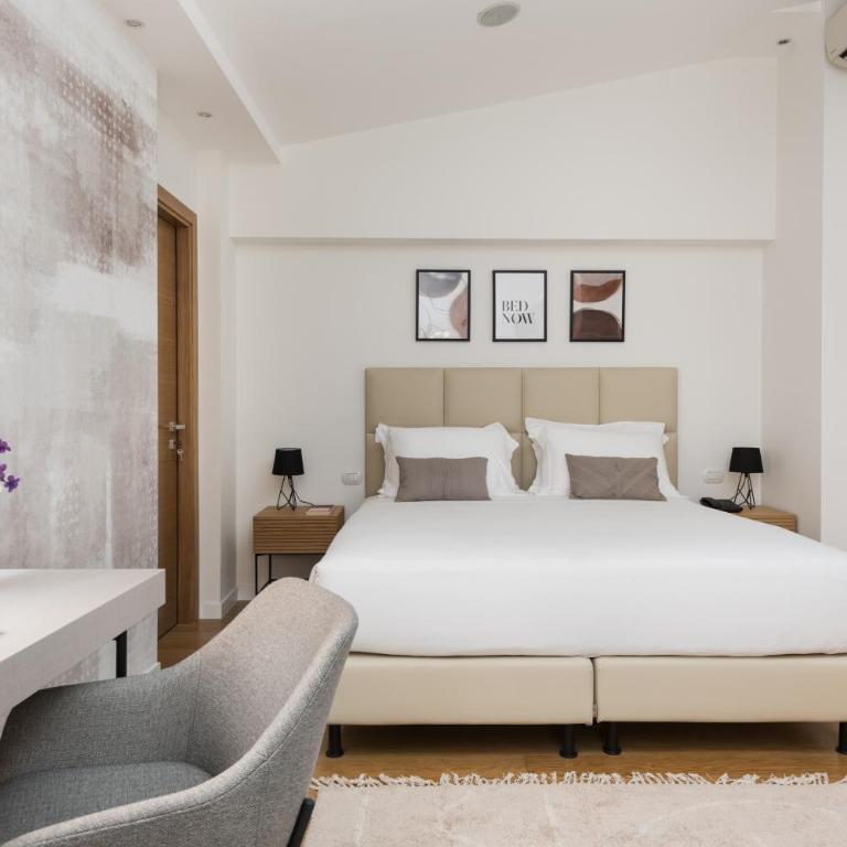 AT FORTY-ONE - Deluxe Double or Twin Room - 4