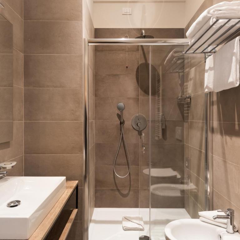AT FORTY-ONE - Deluxe Double or Twin Room - 3