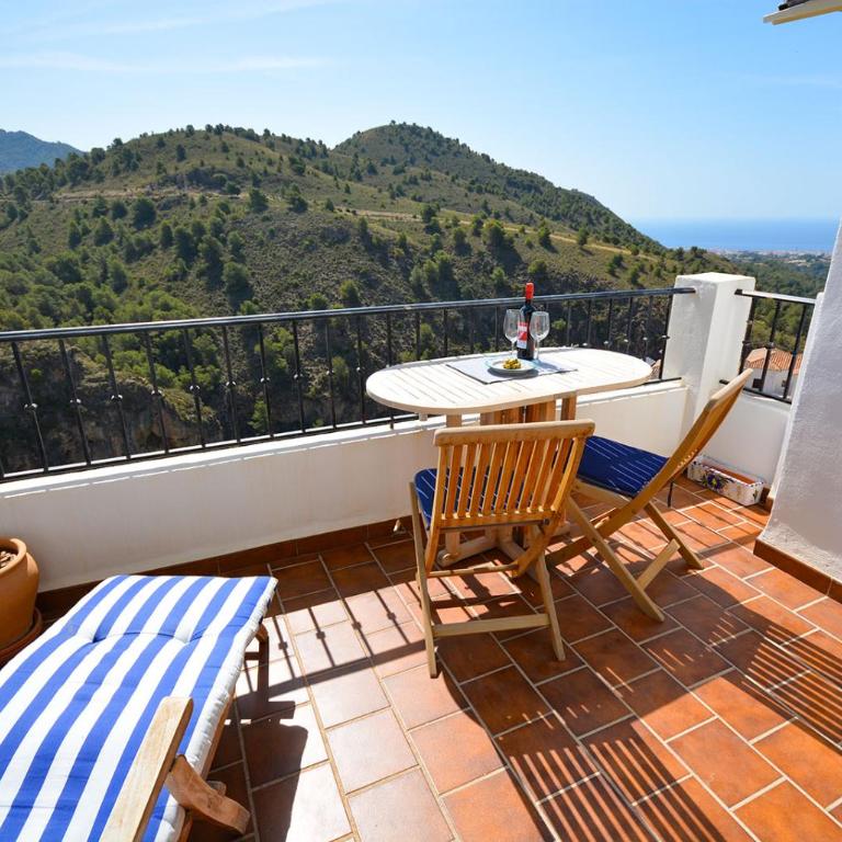 Apartamento la vista, Frigiliana 2 bedroom apartment with amazing views, pool and free private parking HansOnHoliday Rentals - Apartamento de 2 dormitorios - 1
