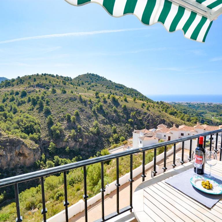 Apartamento la vista, Frigiliana 2 bedroom apartment with amazing views, pool and free private parking HansOnHoliday Rentals - Apartamento de 2 dormitorios - 3