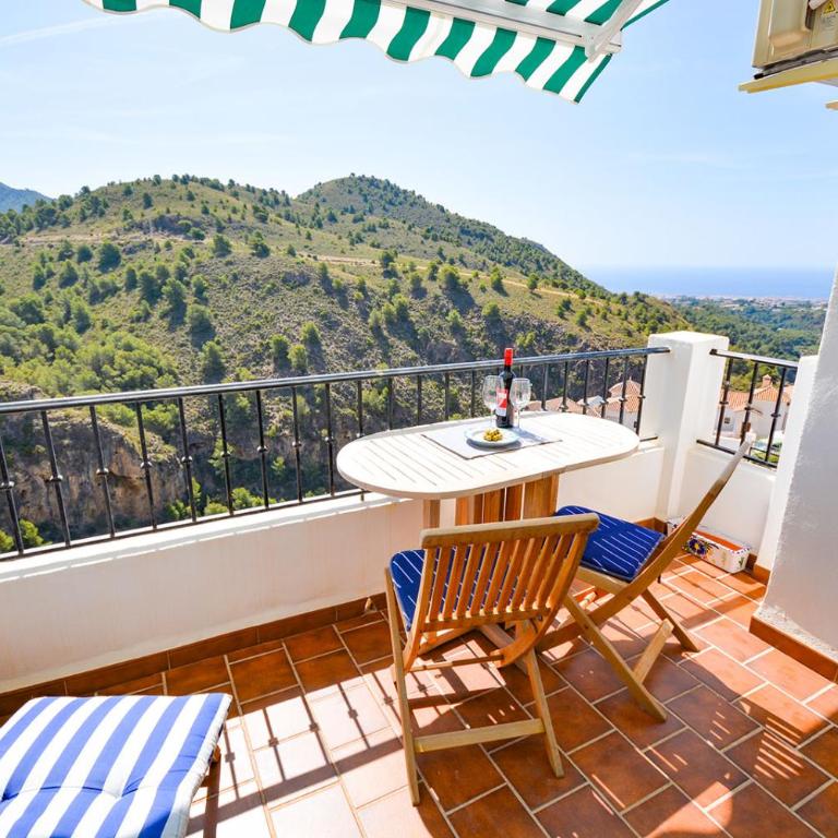 Apartamento la vista, Frigiliana 2 bedroom apartment with amazing views, pool and free private parking HansOnHoliday Rentals - Apartamento de 2 dormitorios - 4