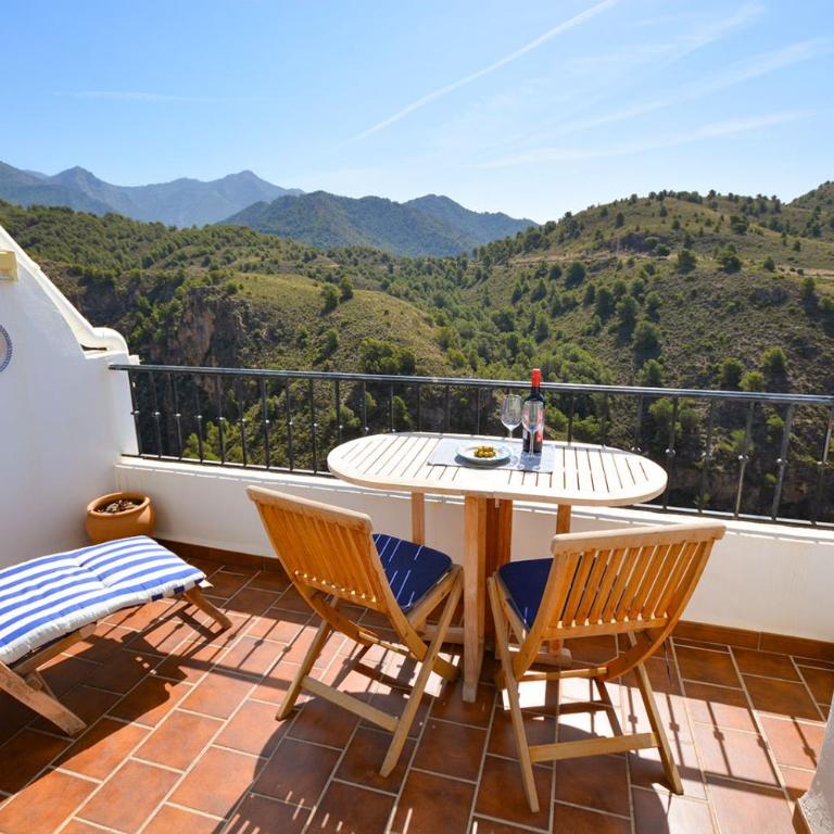 Apartamento la vista, Frigiliana 2 bedroom apartment with amazing views, pool and free private parking HansOnHoliday Rentals - Apartamento de 2 dormitorios - 6