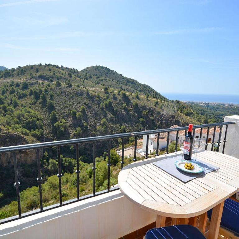 Apartamento la vista, Frigiliana 2 bedroom apartment with amazing views, pool and free private parking HansOnHoliday Rentals - Apartamento de 2 dormitorios - 10