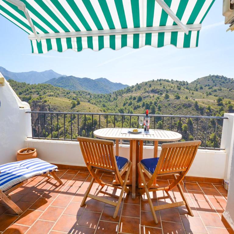 Apartamento la vista, Frigiliana 2 bedroom apartment with amazing views, pool and free private parking HansOnHoliday Rentals - Apartamento de 2 dormitorios - 15