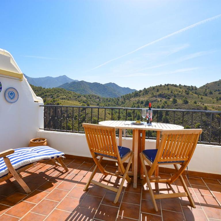 Apartamento la vista, Frigiliana 2 bedroom apartment with amazing views, pool and free private parking HansOnHoliday Rentals - Apartamento de 2 dormitorios - 17