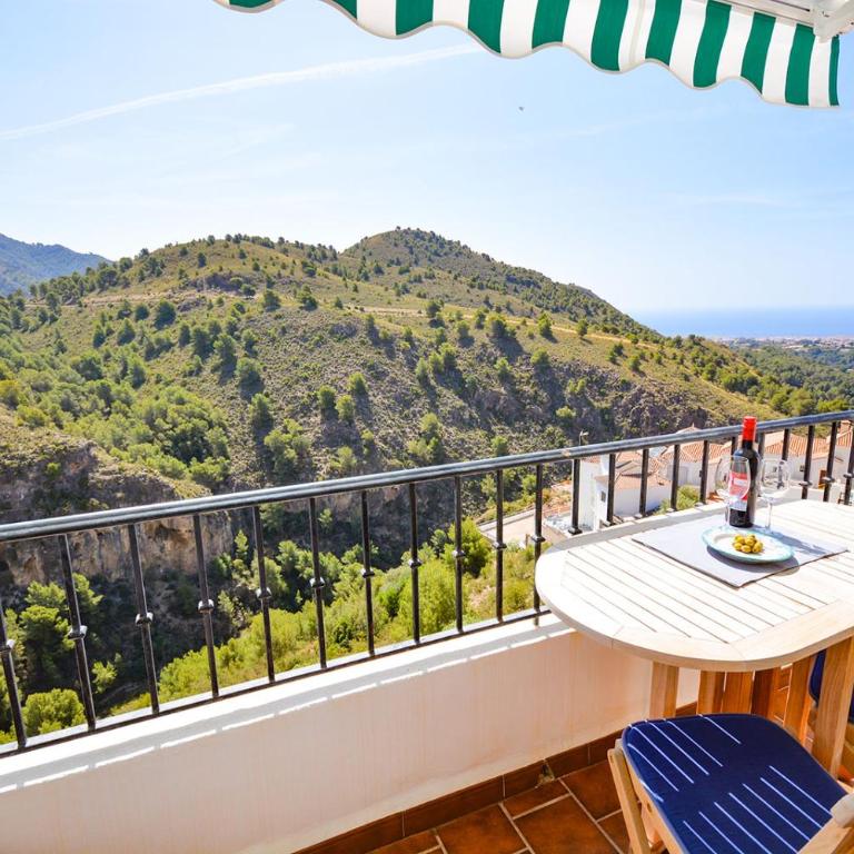 Apartamento la vista, Frigiliana 2 bedroom apartment with amazing views, pool and free private parking HansOnHoliday Rentals - Apartamento de 2 dormitorios - 23