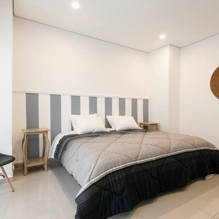 Beautiful loft. King size bed. 150 Mbps internet. - One-Bedroom Apartment - 1