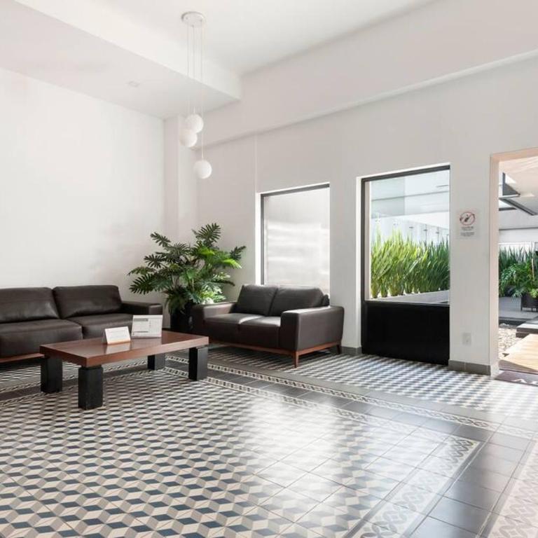 Beautiful loft. King size bed. 150 Mbps internet. - One-Bedroom Apartment - 3
