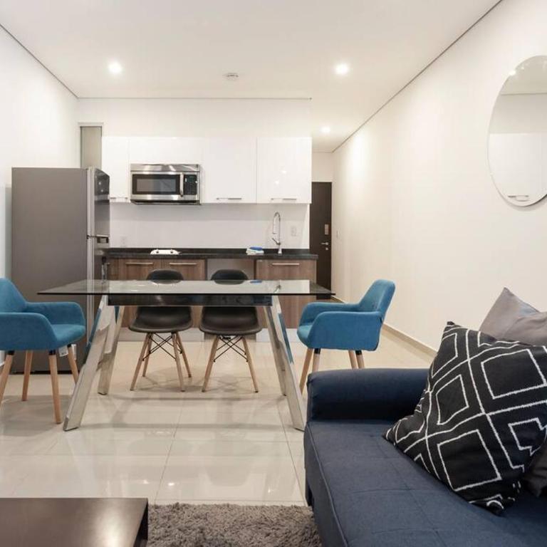 Beautiful loft. King size bed. 150 Mbps internet. - One-Bedroom Apartment - 17