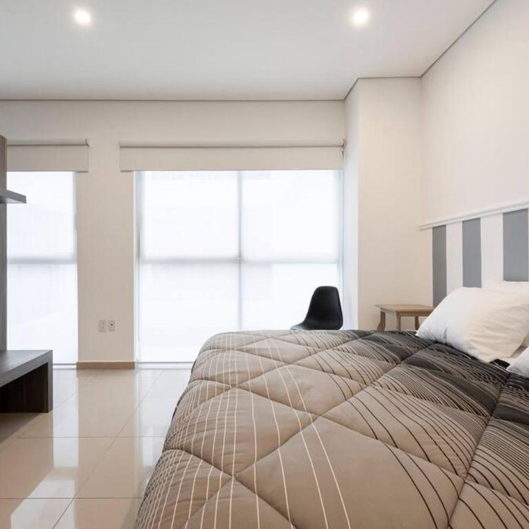 Beautiful loft. King size bed. 150 Mbps internet. - One-Bedroom Apartment - 21