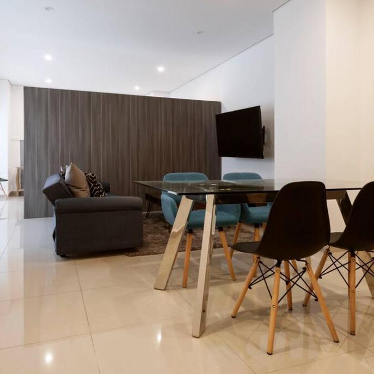 Beautiful loft. King size bed. 150 Mbps internet. - One-Bedroom Apartment - 28