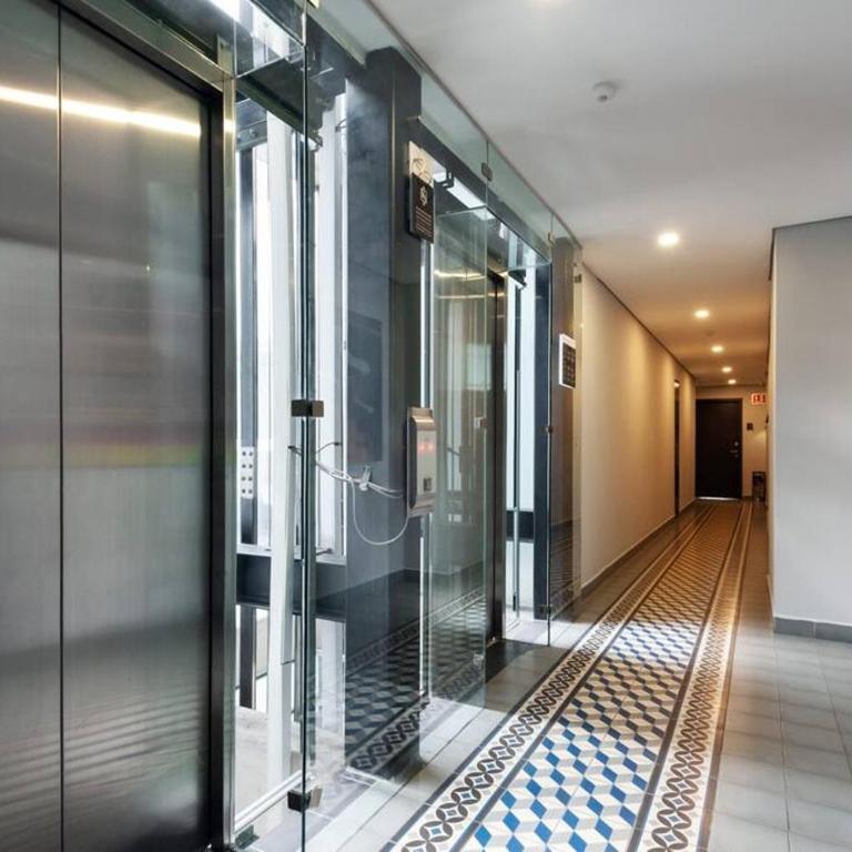 Beautiful loft. King size bed. 150 Mbps internet. - One-Bedroom Apartment - 34