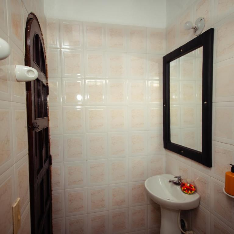 Casa Hotel Marbella Beach - Habitación Familiar Estándar - 4