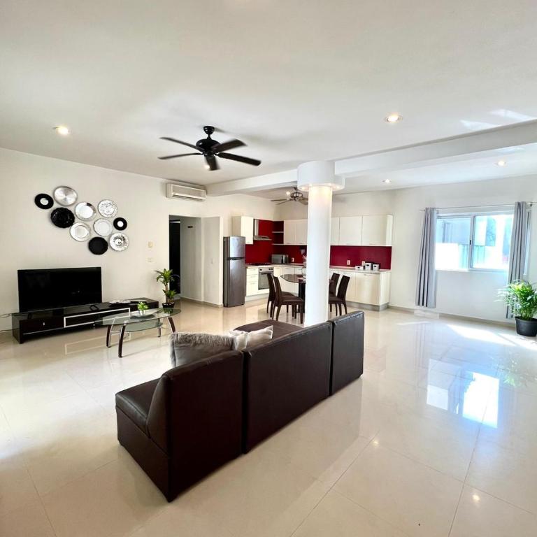 Espacioso departamento a unos metros de Playa mamitas y de la famosa 5ta av - Apartamento de 2 dormitorios - 2