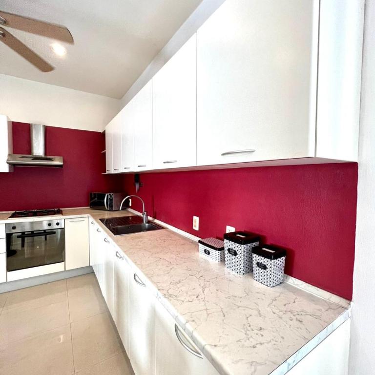 Espacioso departamento a unos metros de Playa mamitas y de la famosa 5ta av - Apartamento de 2 dormitorios - 5