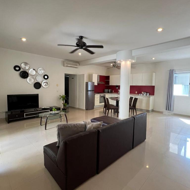 Espacioso departamento a unos metros de Playa mamitas y de la famosa 5ta av - Apartamento de 2 dormitorios - 6