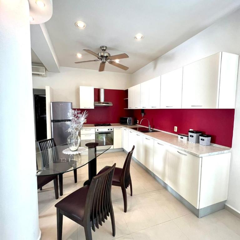 Espacioso departamento a unos metros de Playa mamitas y de la famosa 5ta av - Apartamento de 2 dormitorios - 24