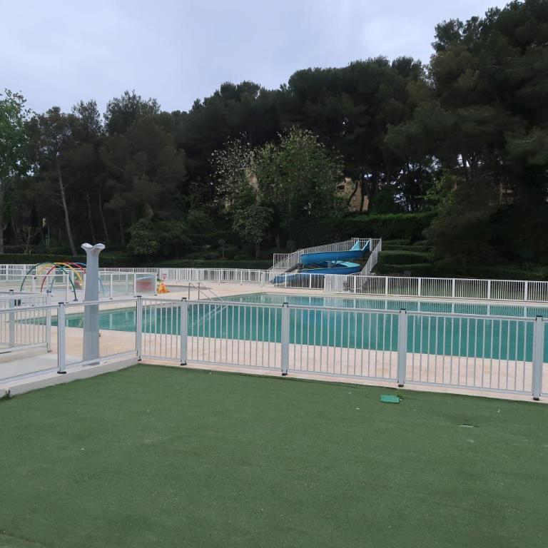 Domaine de la Coudoulière, Calme, sans vis à vis, proche mer, piscine - Apartamento de 1 dormitorio - 4