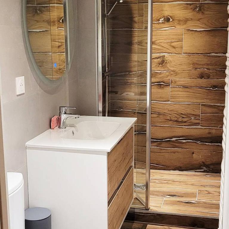 Appartement haut de gamme 113m² centre-ville pour 6/8 pers - FR-1-234-280 - Appartement - 8