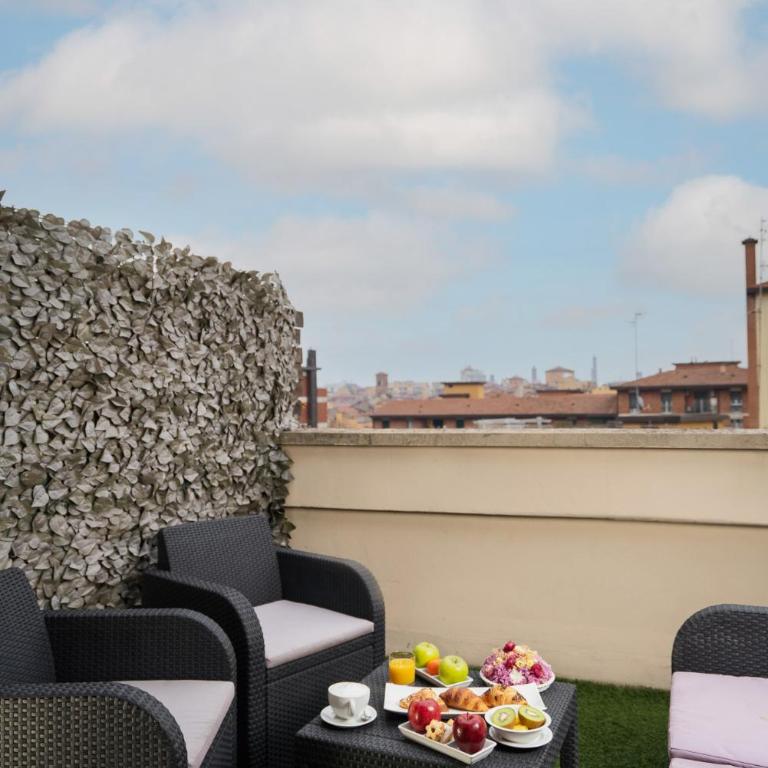 Hotel Re Enzo - Camera Matrimoniale con Terrazza e Vista Città - 4