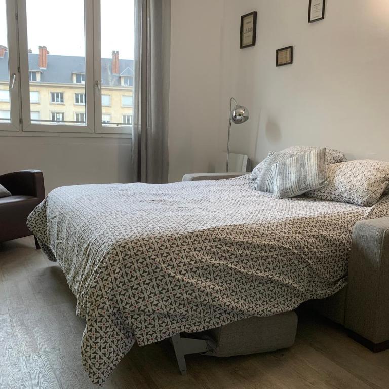 Vue exceptionnelle sur la place Gambetta Plein centre cafés restos idéal séjour pro ou en famille - Apartamento de 2 dormitorios - 7