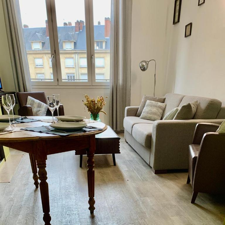 Vue exceptionnelle sur la place Gambetta Plein centre cafés restos idéal séjour pro ou en famille - Apartamento de 2 dormitorios - 11