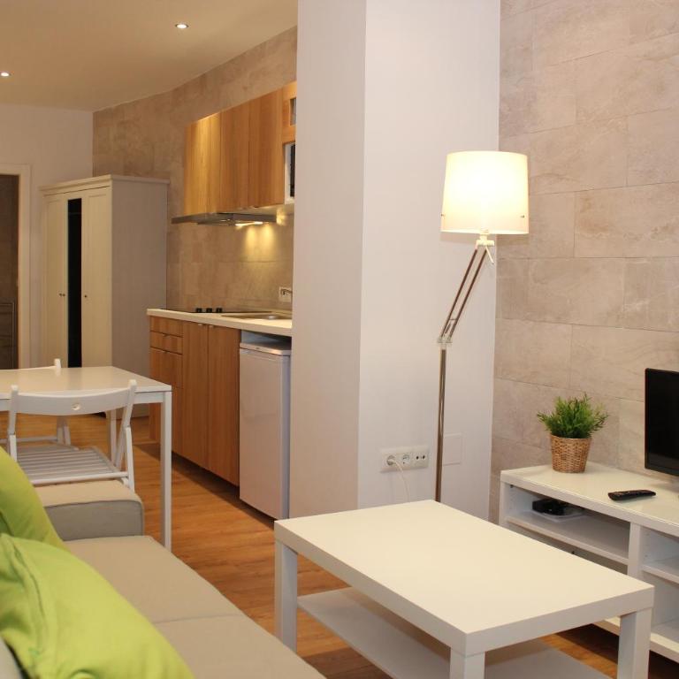 Apartamentos Clavero - Estudio Superior - 13