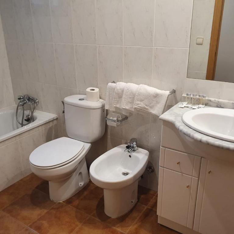 Hostal Apolo XI - Habitación de matrimonio con salón - 2