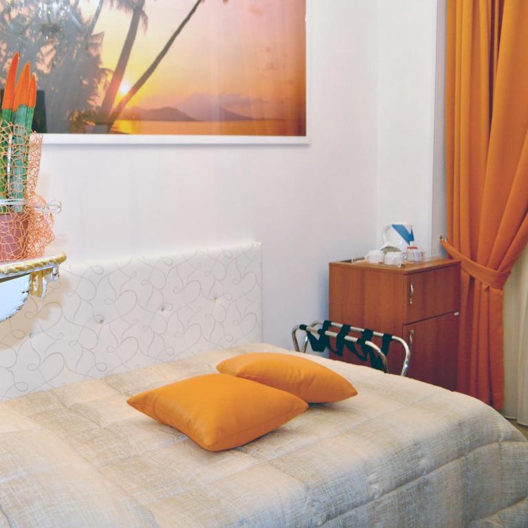 Hotel des Artistes - Double Room with French Bed - 4