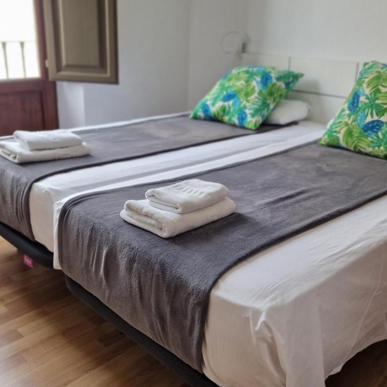 Imeda Apartamentos Escudo del Carmen 19 - Three-Bedroom Apartment - 24